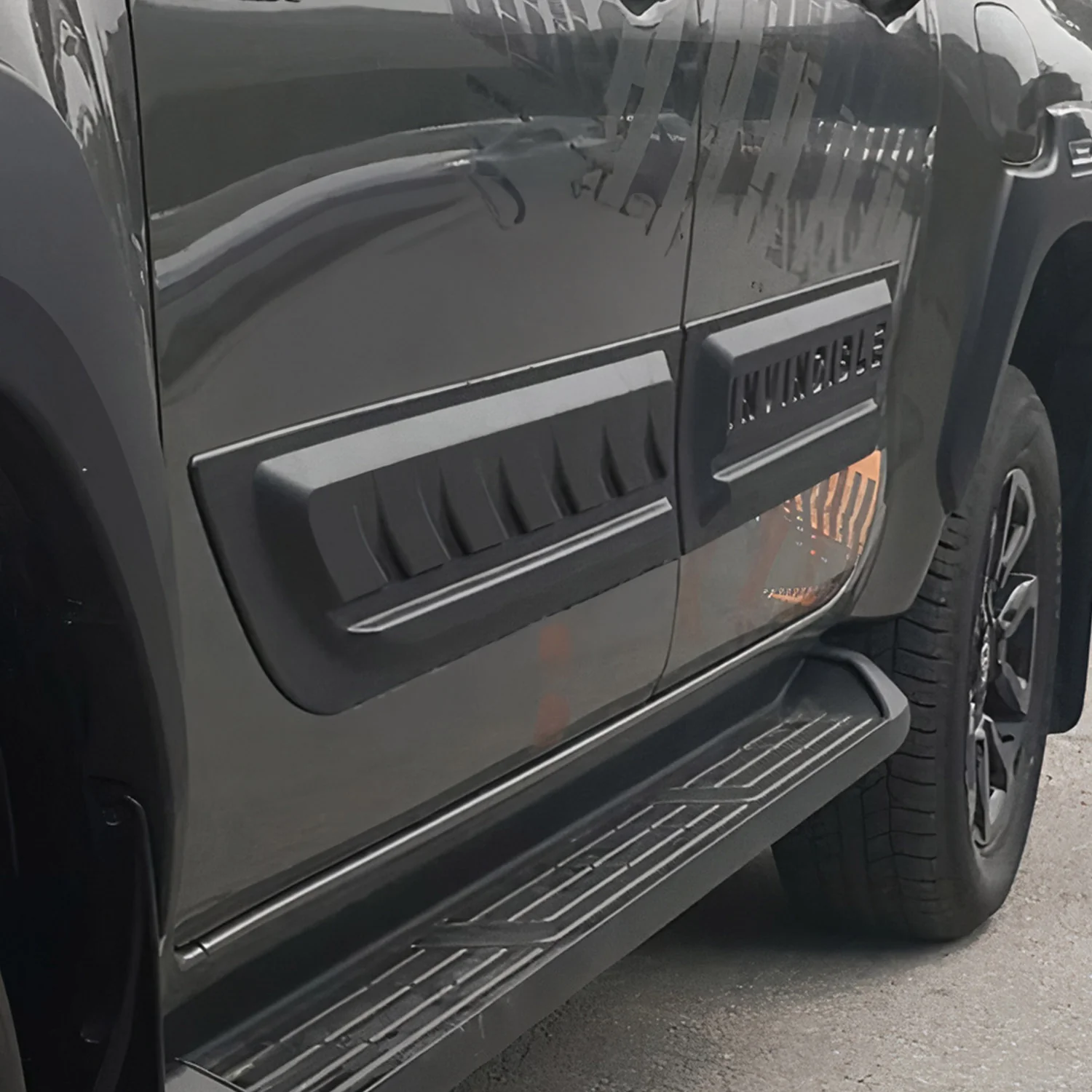 Türschutzleisten Seitenschutz für Toyota Hilux 2015-2026 ABS Schwarz 4tlg - Image 3