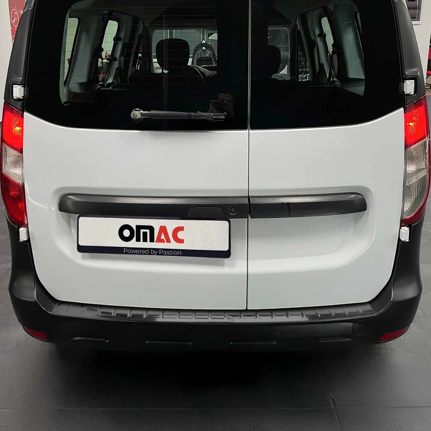 Ladekantenschutz Stoßstangenschutz für Renault Express 2021-2024 Chrom Dunkel